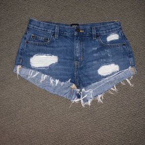 BDG Boyfriend Low Rise Short - Medium Wash